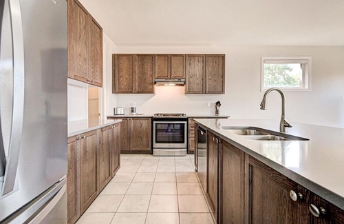 Downsview Casa | Downsview Park Private Bedroom D