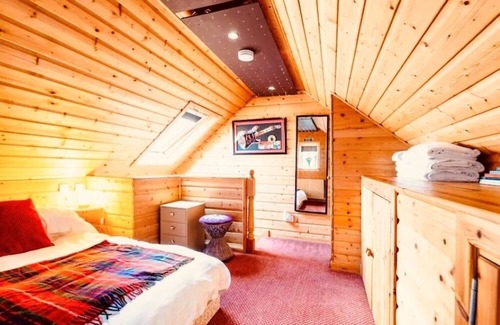 Central Aberdeen Cabaña | Unique Converted Coal Shed in Historic Fittie