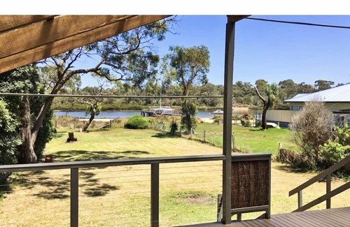 Cannons Creek Casa | Water front direct water access