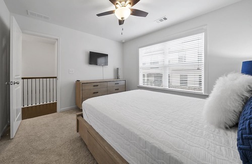 Cliftondale Casa | 3 Bedroom Fully Furnished Townhouse with Large Media Room and Large Rear Deck