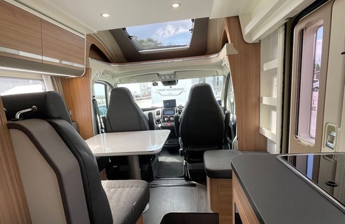 Kutchan Casa | Would you like to stay at NISEKO LUXURY MOTORHOME, You can see Mt.Yotei in front