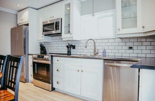 Timiskaming District Casa | The Miner's Den - NEW 4BED Executive Home