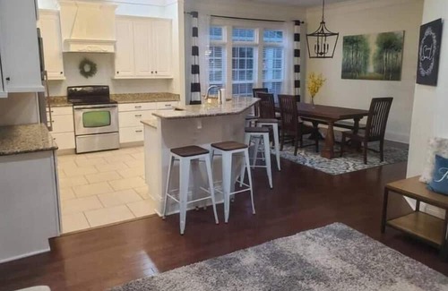 Tallahassee Casa | Beatiful, family-friendly home close to I-10