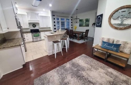 Tallahassee Casa | Beatiful, family-friendly home close to I-10