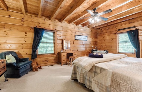 Greenville - Spartanburg Cabina | Neely Cabin Near DT Greenville | 3 Bed, 2 Bath