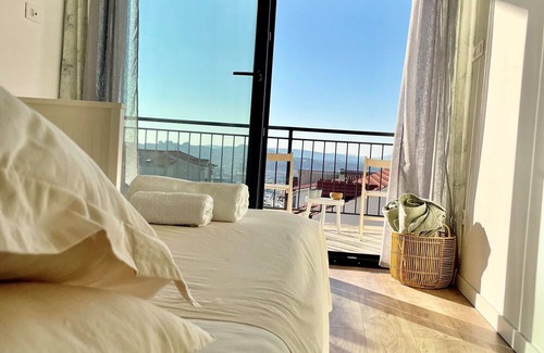 Mravince Villa | Luxury modern villa with panoramic view of Split and adriatic sea.