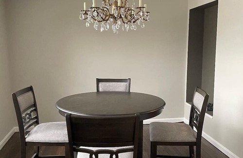 Cleveland Casa | Beautifully Renovated Ranch minutes from everything located in Mayfield Heights