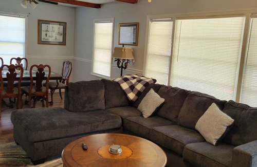 Goose Creek Casa | Pet Friendly 2 bedroom home
