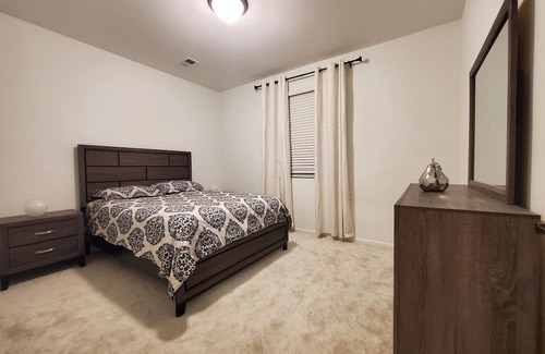 Aurora Casa | New built bright, cozy & stylish 3br place with garage