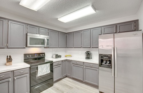 North Central Carrollton Casa | Pet-Friendly Carrollton Home w/ Fenced Backyard!