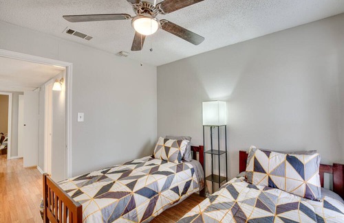 North Central Carrollton Casa | Pet-Friendly Carrollton Home w/ Fenced Backyard!