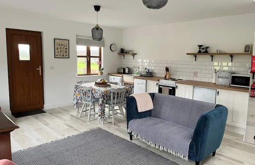 Milltownpass Cabaña | Willow Cottage, the perfect countryside retreat!