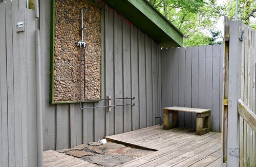 Millfield Apartamento | Quiet, Gracious, Country Studio on 7acres of old growth forest