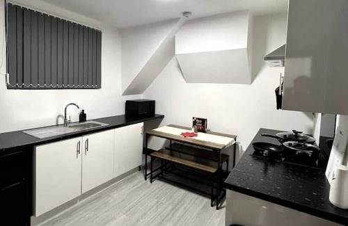 Sheldon Apartamento | Stylish Stay 10 mins from NEC, HS2 & BHX Airport