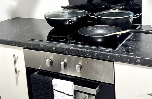 Sheldon Apartamento | Stylish Stay 10 mins from NEC, HS2 & BHX Airport