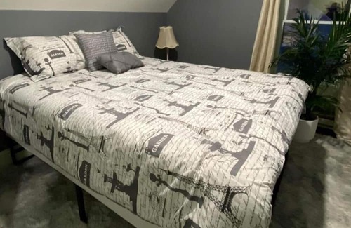 Springfield Casa | 16 Miles Away From Okemo Ski Areas: Newly Renovated and Fully Furnished Home.