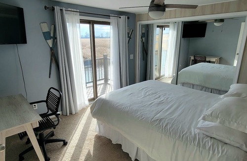 Anchorville Casa | Lake St. Clair Canal Cottage. Fishing, views, dockage, and more!