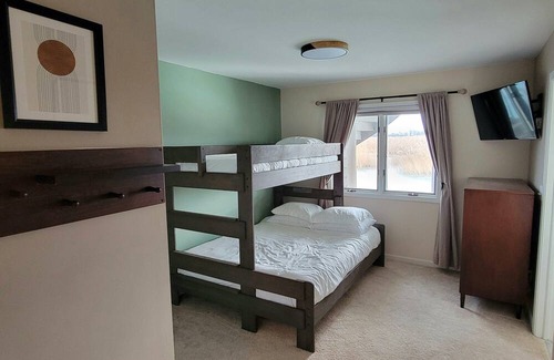 Anchorville Casa | Lake St. Clair Canal Cottage. Fishing, views, dockage, and more!