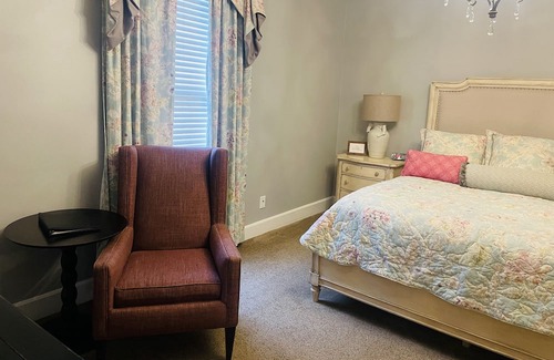 Clemmons Apartamento | Lord Linville Room King - Non- Smoking- No Pet
