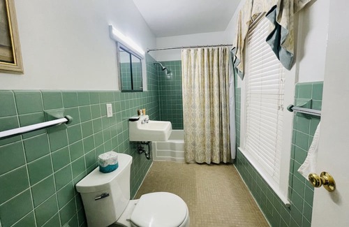 Clemmons Apartamento | Lord Linville Room King - Non- Smoking- No Pet