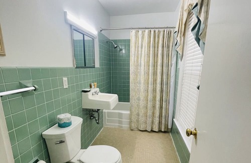 Clemmons Apartamento | Lord Linville Room King - Non- Smoking- No Pet