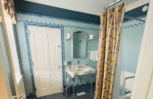 Clemmons Apartamento | Johnson Room King - Non- Smoking- No Pet