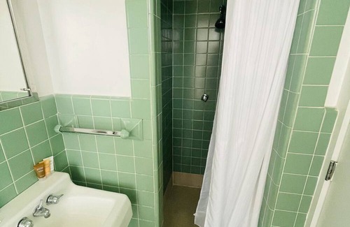 Clemmons Apartamento | Arboretum Room queen - Non- Smoking- No Pet