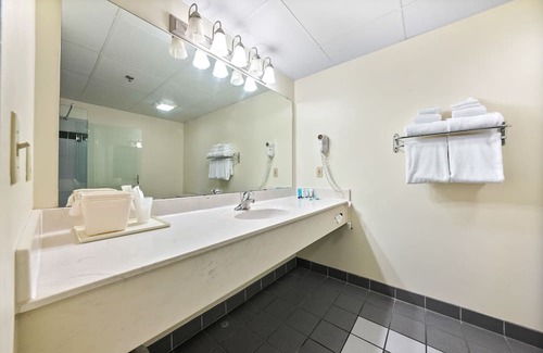 Put-in-Bay Casa | Family Suite at Bayshore Resort Put-in-Bay