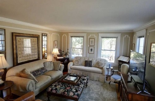Top of the Hill Casa | Lovely 4 bdrm home- perfect location- walk to beach and town. Parking/EV Chrgpnt
