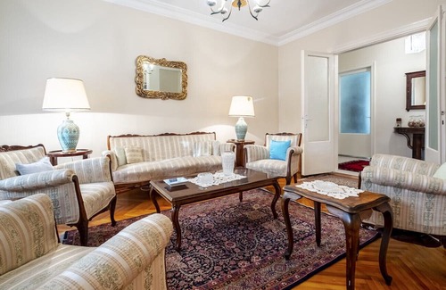 Caddebostan Mahallesi Apartamento | Chic Flat with Balcony Close to Caddebostan Shore