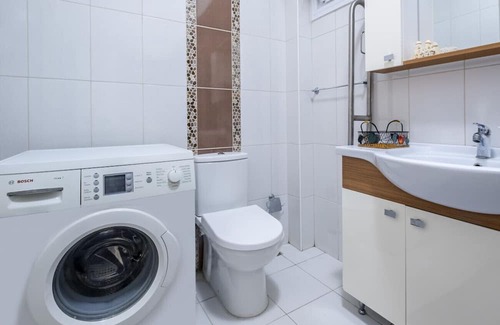 Caddebostan Mahallesi Apartamento | Chic Flat with Balcony Close to Caddebostan Shore