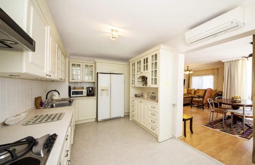 Bodrum City Center Villa | Enchanting House with Backyard in Bodrum