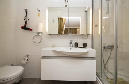 Bodrum City Center Villa | Enchanting House with Backyard in Bodrum