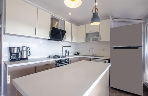 Maltepe Apartamento | Sleek Flat near Public Transportation in Maltepe