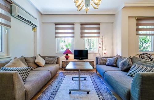 Camyuva Apartamento | Peaceful Flat with Shared Pool in Camyuva Kemer