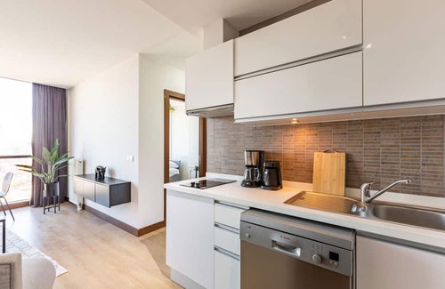 Atasehir Apartamento | Charming Flat with Gorgeous City View in Atasehir