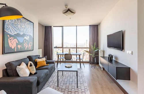 Atasehir Apartamento | Charming Flat with Gorgeous City View in Atasehir