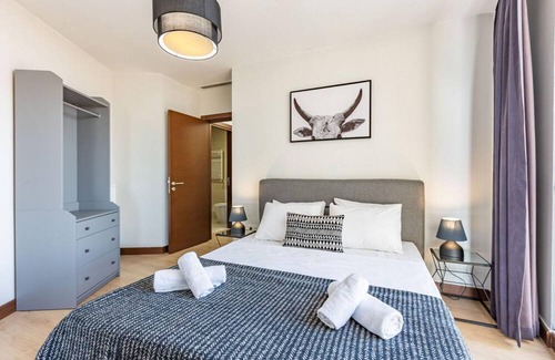 Atasehir Apartamento | Charming Flat with Gorgeous City View in Atasehir