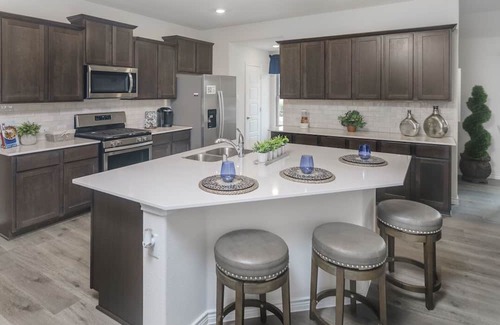Aubrey Casa | New property nestled in a safe and cozy neighborhood in North Texas