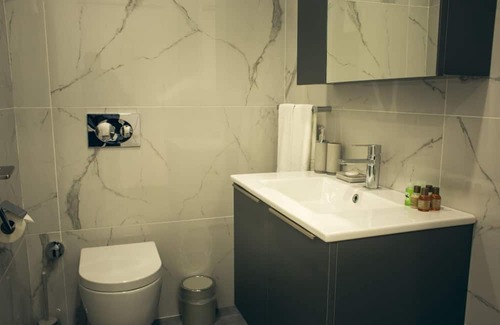 Trikomo Apartamento | Delightful Studio Flat Close to the Beach with Shared Pool and Balcony in Iskele, Cyprus