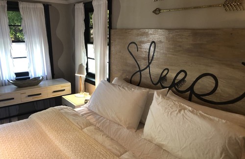 Winston - Salem Cabaña | Cozy Courtyard Cottage~Downtown Winston Salem Pet Friendly ~ No Pet Fees