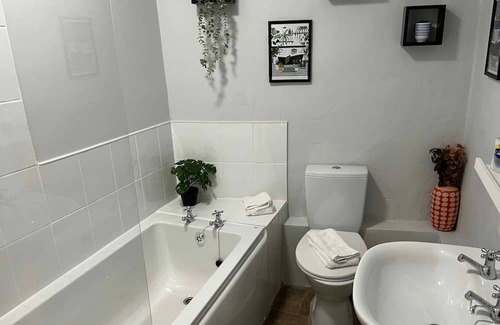 Saint Asaph Apartamento | The North Wales Gathering - Hot Tub & Sleeps Up To 16