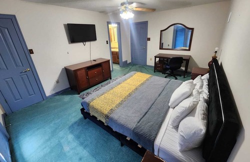 Olive Branch Casa | Southern Large Lake Front Custom Estate, Sleeps 16