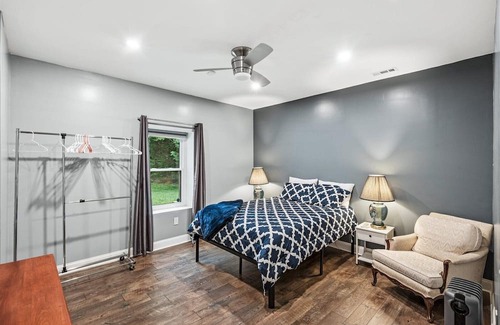 Mineral Casa | gather 'round the firepit, chill by the pool or go jump in the lake-it's nearby!