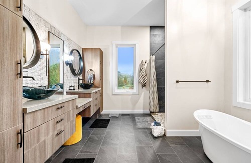 West Grey Casa | Markdale Farmhouse Retreat Upper Unit