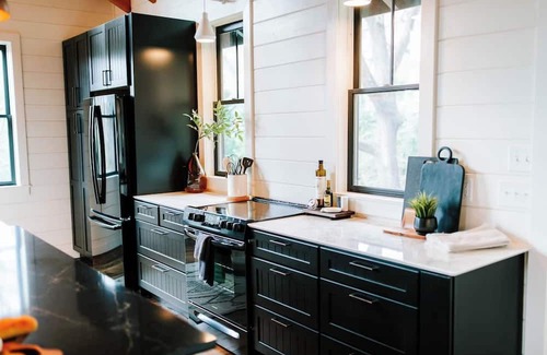 Clayton Casa | One of a Kind Stunning Lodge for 10 -Walk downtown+pool+hot tub+fire place
