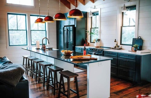 Clayton Casa | One of a Kind Stunning Lodge for 10 -Walk downtown+pool+hot tub+fire place