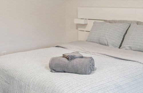 Sequoyah Apartamento | Modern Luxury in Oakland Oasis: Spacious Modern