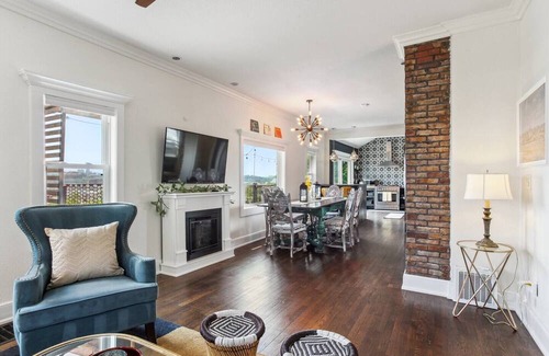 Strawberry Hill Apartamento | Beautiful Home with Stunning Views