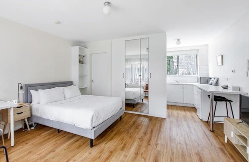 St. Kilda East Apartamento | The Leafy LandsdowneA Cosy Poolside Studio